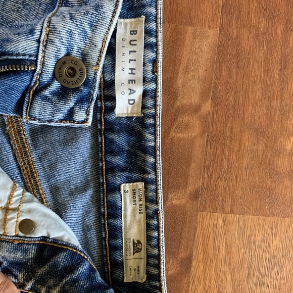 Bullhead Jean shorts - Picture 2 of 3